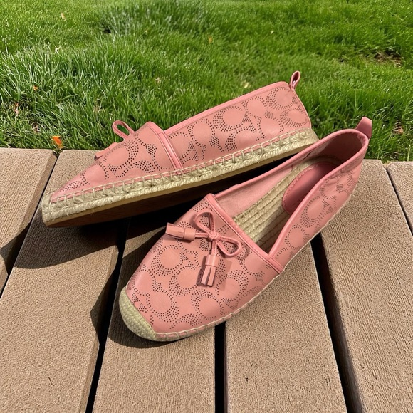 Coach Women's coral Espadrille Flats. 8.5 - Picture 2 of 8